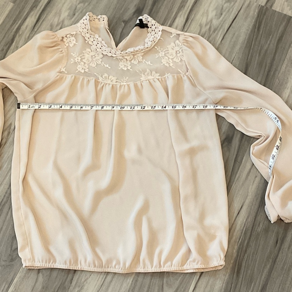 BCBGMaxAzria Cream Floral Lace Blouse Size M Excellent Condition - Picture 7 of 9